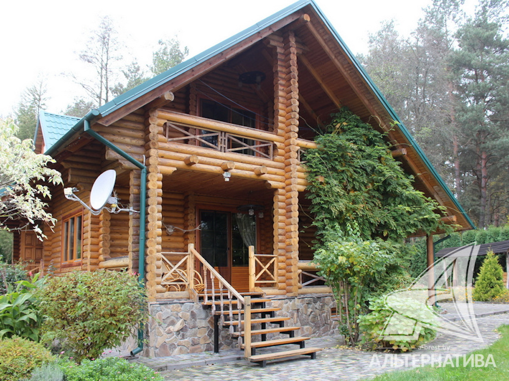 Внешний вид дома с мансардой.