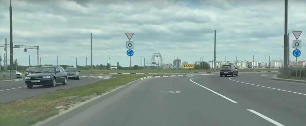 Варшавское кольцо в Бресте с новой разметкой. Скриншот видео