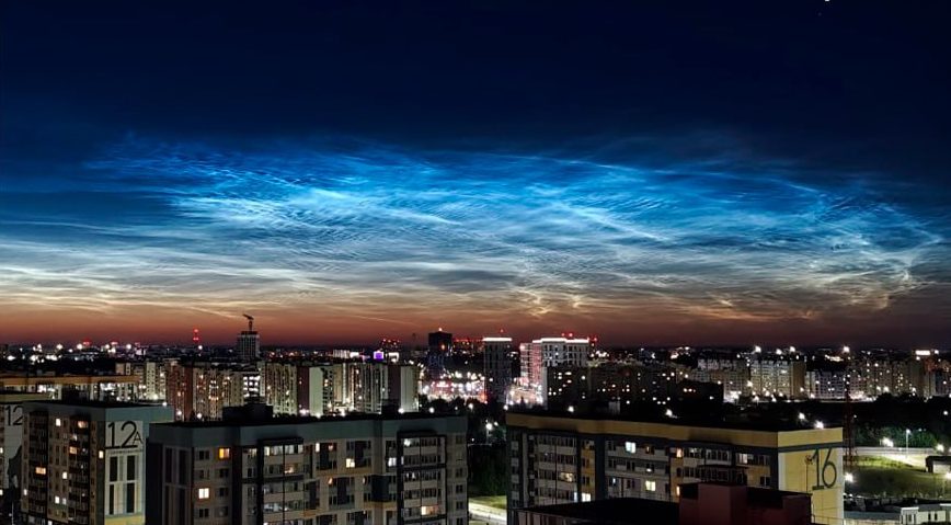 Серебристые облака над Брестом. Фото: Threads.