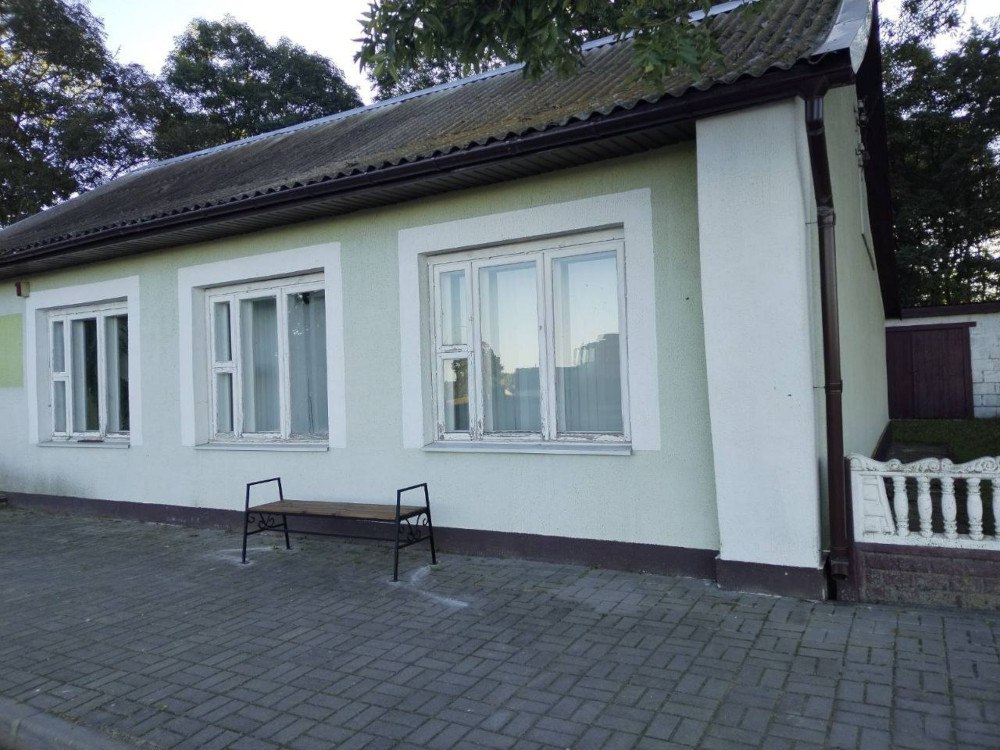 Чыноўнікі далі справаздачу, што паставілі лаўку ў Драгічынскім раёне