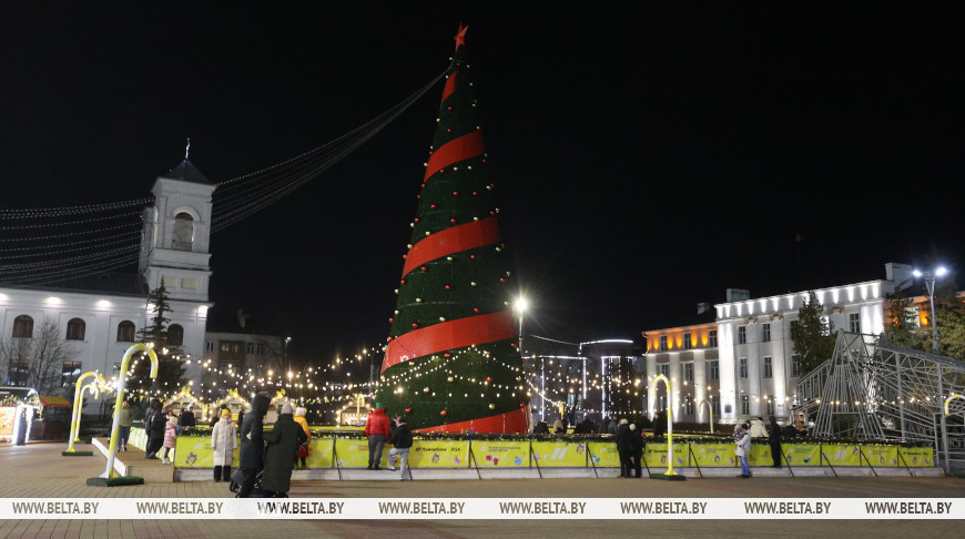 Новогодняя иллюминация на Ленина в Бресте.