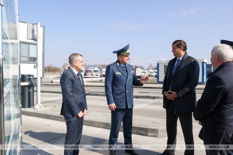 Чиновники в пункте пропуска «Козловичи» 19 марта 2026 года