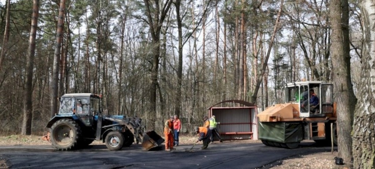 Укладка асфальта в Кобринском районе в марте 2026 года. Фото: Кобринский вестник