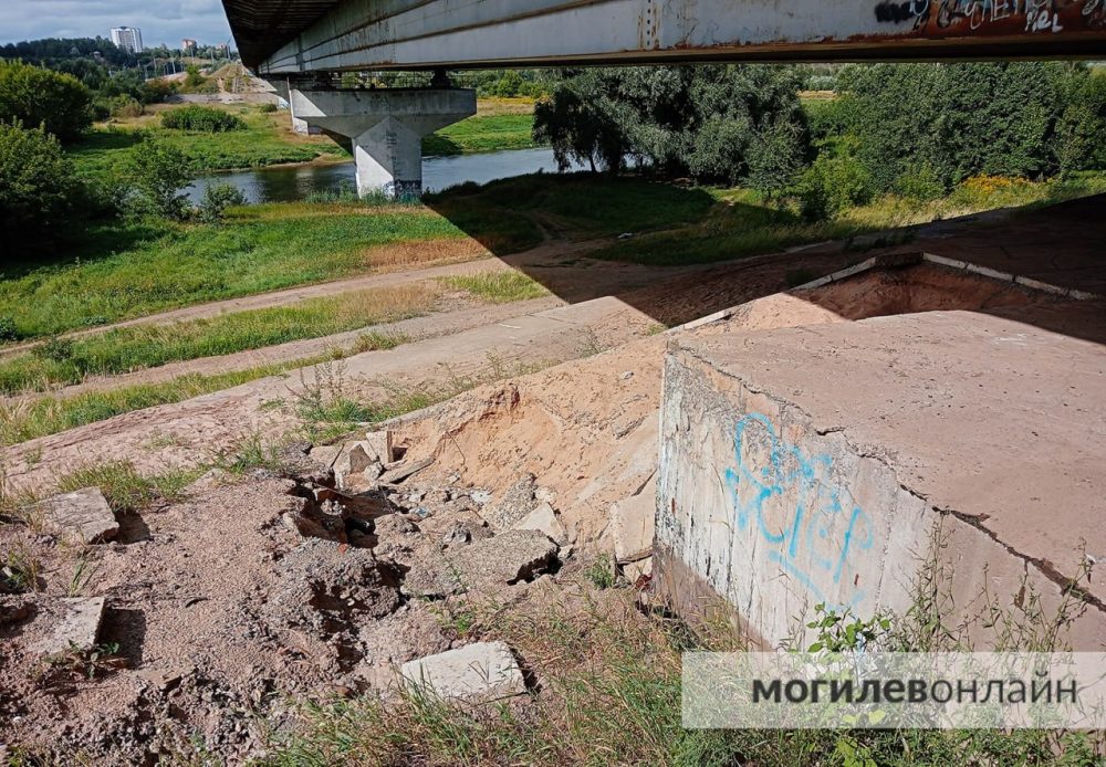 Состояние моста в Могилеве после ливней. Фото: «МогилевОнлайн»