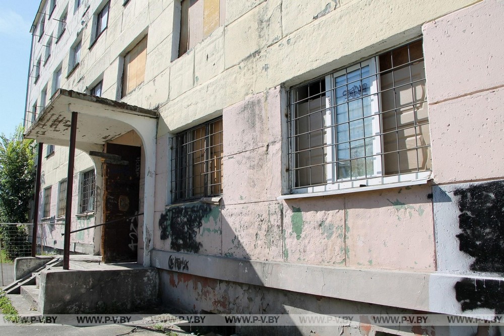 Заброшенное общежитие на улице Ясельдовская, 12 в Пинске. Фото: «Пинский вестник»